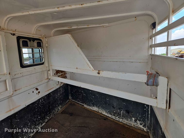 image for item EW0207 2000 Circle D 6816GNST livestock trailer