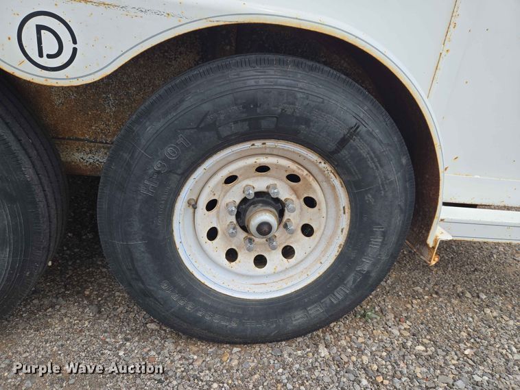 image for item EW0207 2000 Circle D 6816GNST livestock trailer