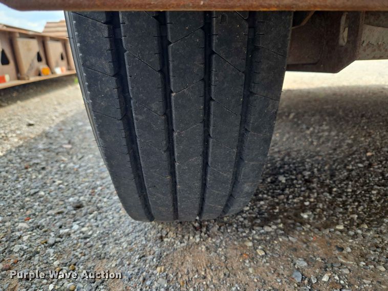 image for item EW0207 2000 Circle D 6816GNST livestock trailer
