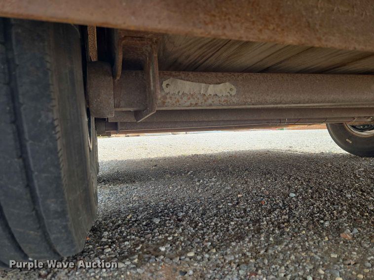 image for item EW0207 2000 Circle D 6816GNST livestock trailer