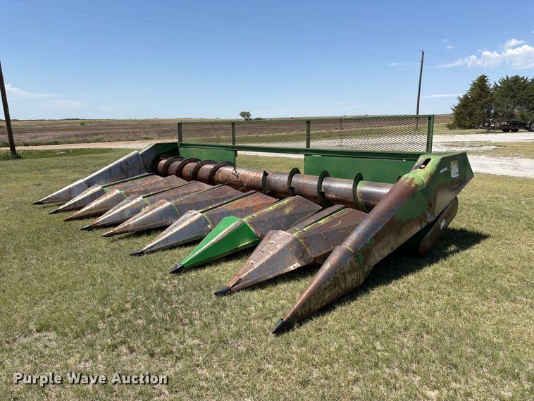 image for item EW4780 John Deere corn head