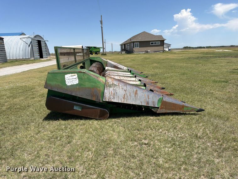 image for item EW4780 John Deere corn head