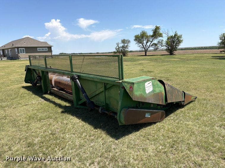 image for item EW4780 John Deere corn head