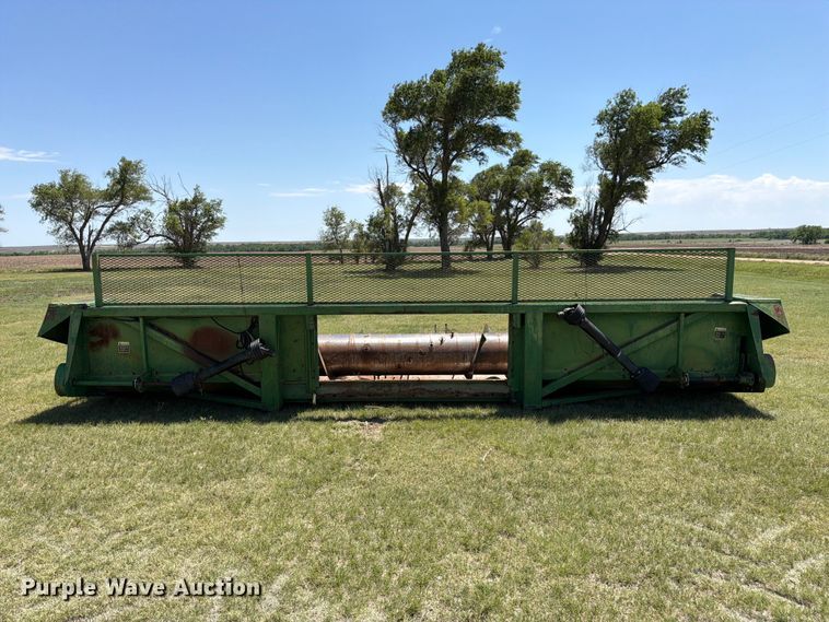 image for item EW4780 John Deere corn head