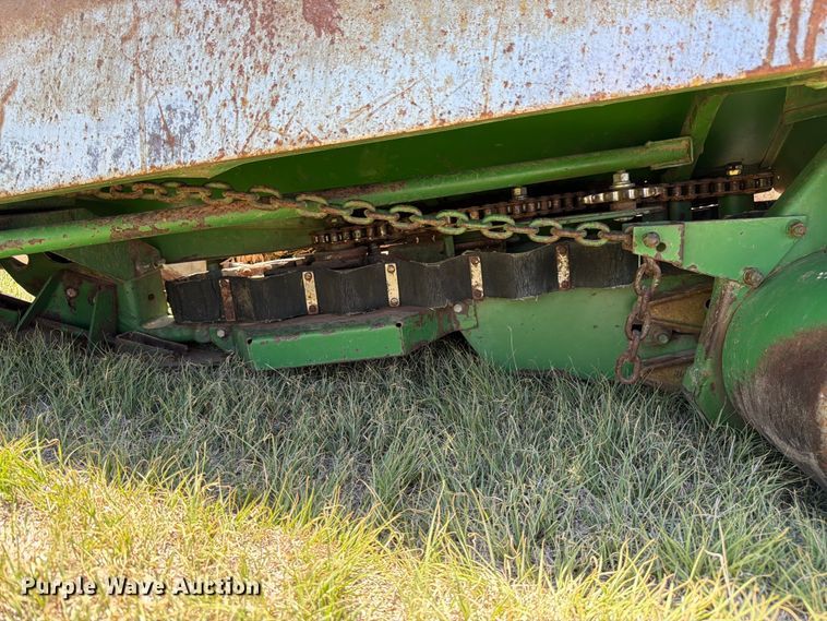 image for item EW4780 John Deere corn head