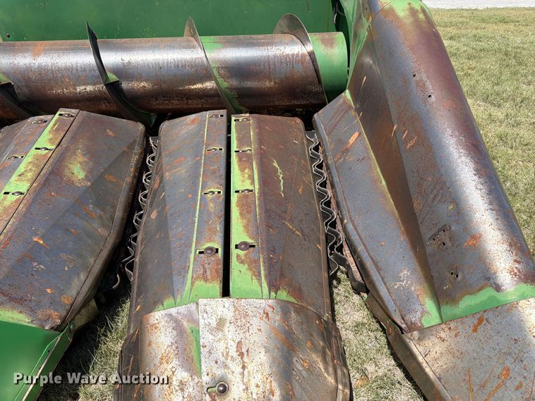 image for item EW4780 John Deere corn head