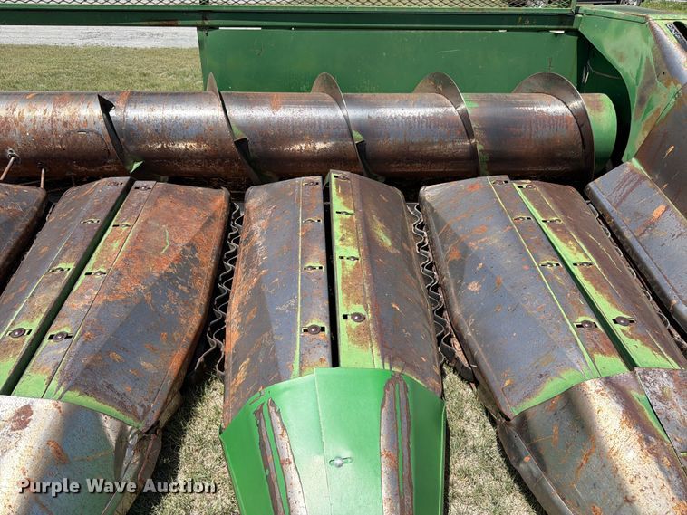 image for item EW4780 John Deere corn head