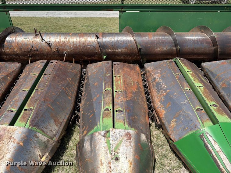 image for item EW4780 John Deere corn head