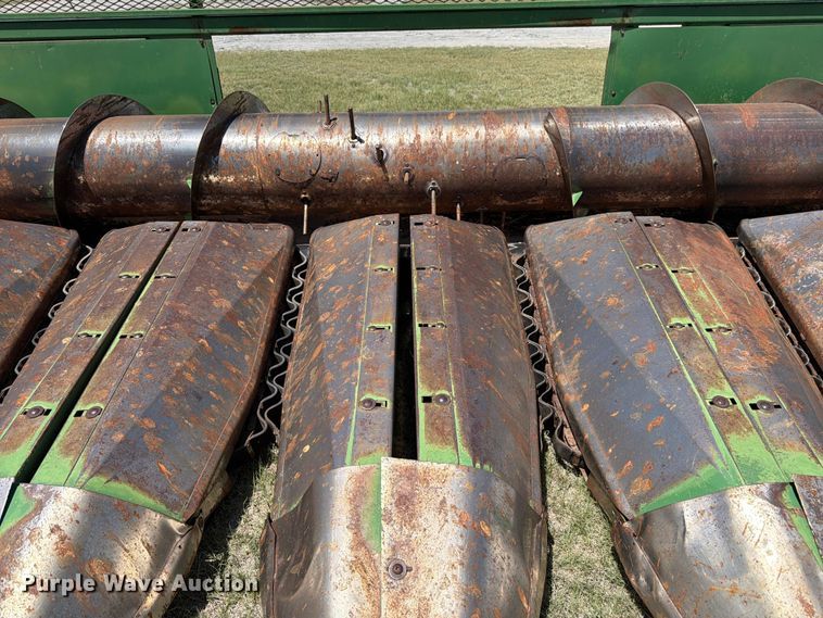 image for item EW4780 John Deere corn head