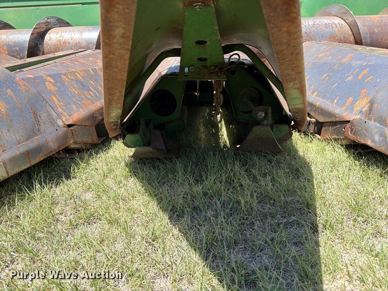 image for item EW4780 John Deere corn head