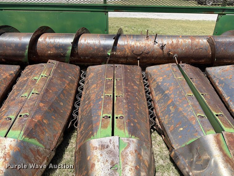 image for item EW4780 John Deere corn head