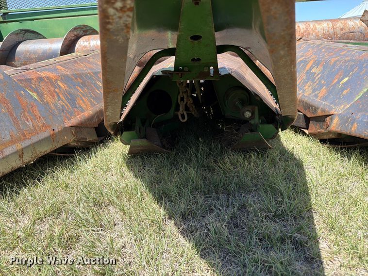 image for item EW4780 John Deere corn head