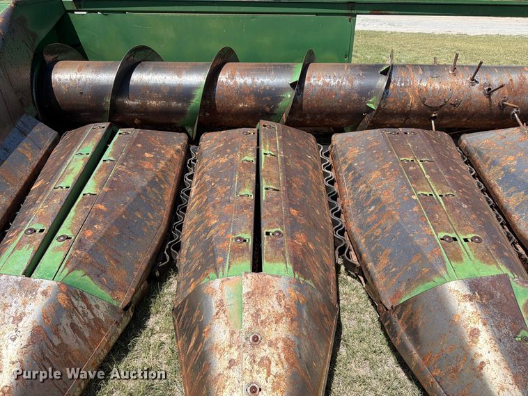 image for item EW4780 John Deere corn head