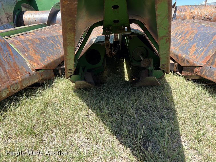 image for item EW4780 John Deere corn head