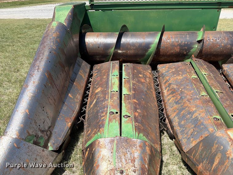 image for item EW4780 John Deere corn head
