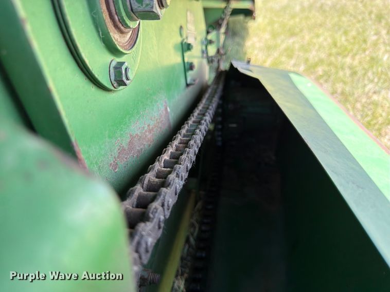 image for item EW4780 John Deere corn head