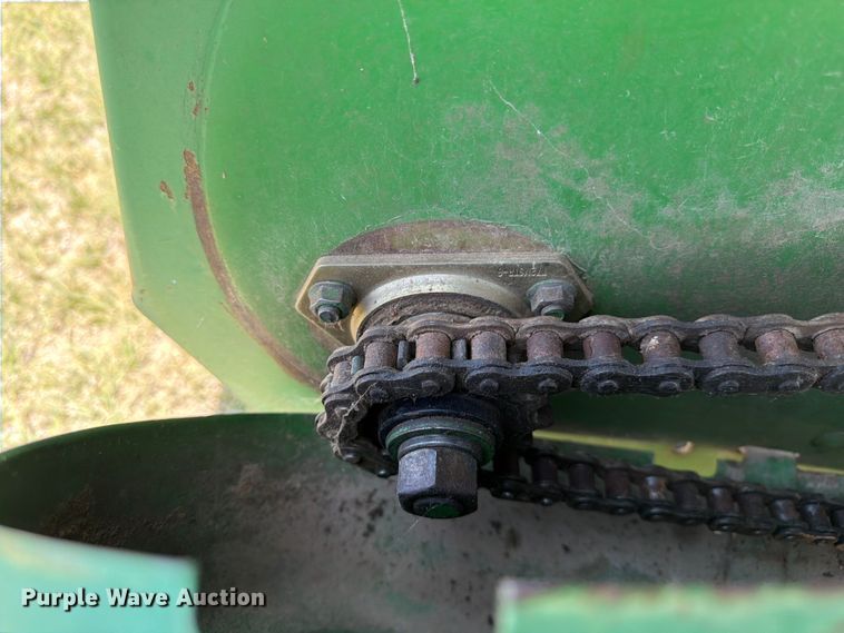 image for item EW4780 John Deere corn head