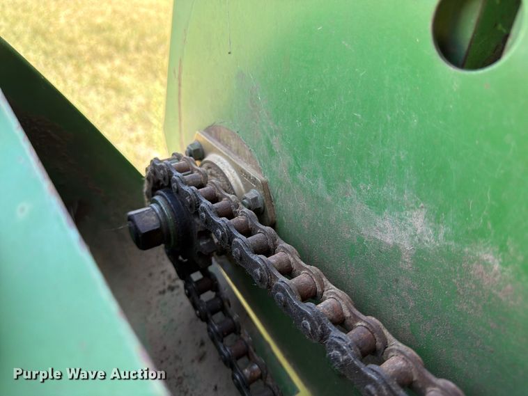 image for item EW4780 John Deere corn head