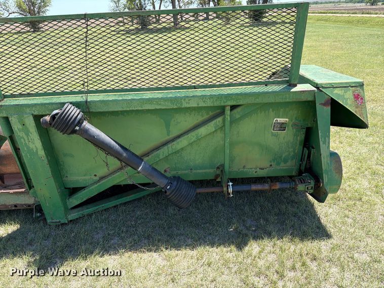 image for item EW4780 John Deere corn head