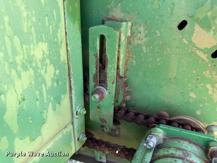 image for item EW4780 John Deere corn head