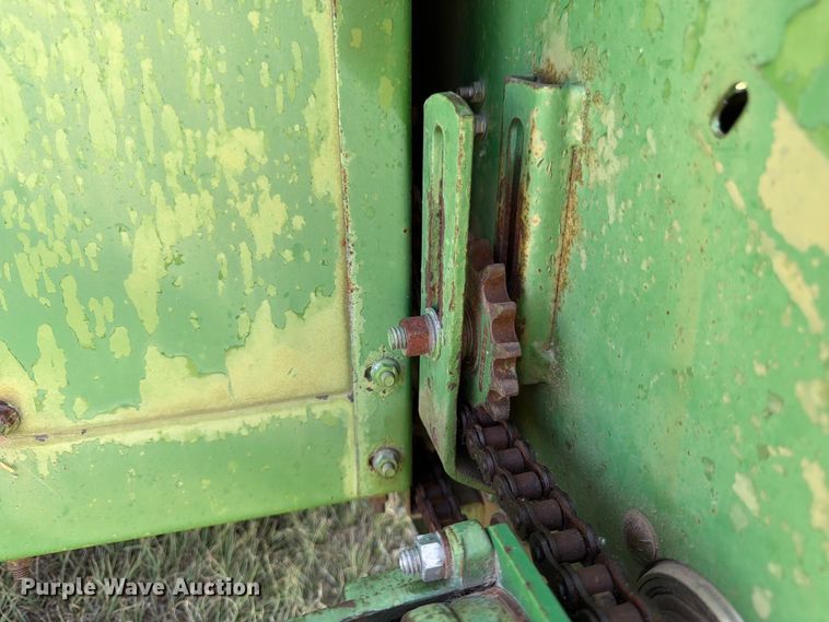 image for item EW4780 John Deere corn head