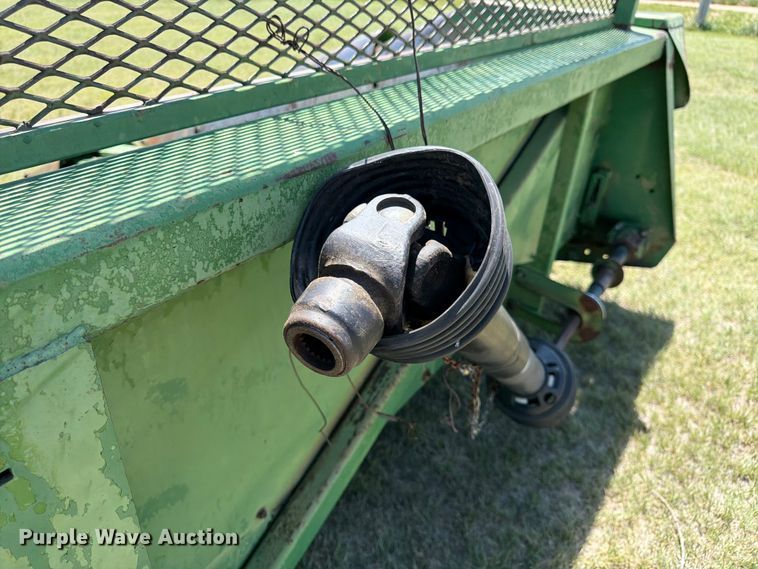 image for item EW4780 John Deere corn head