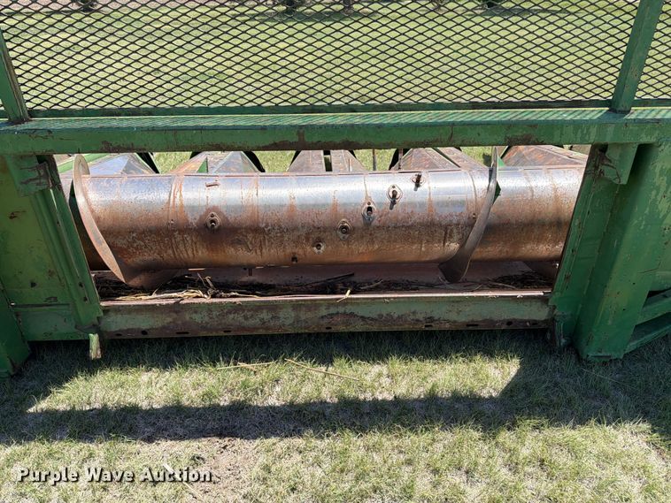 image for item EW4780 John Deere corn head