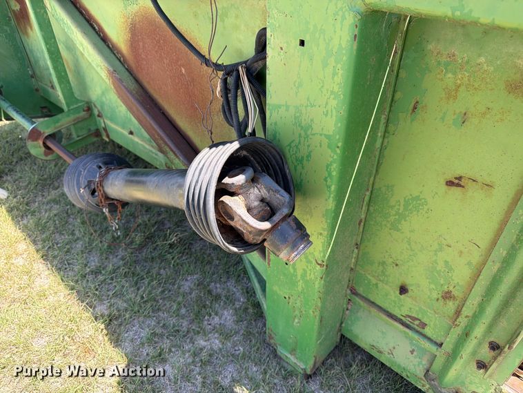 image for item EW4780 John Deere corn head