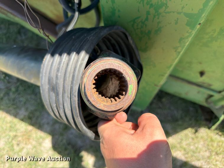 image for item EW4780 John Deere corn head