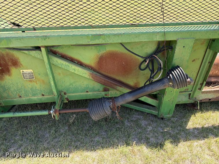 image for item EW4780 John Deere corn head