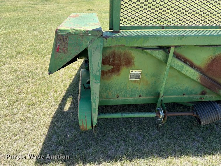 image for item EW4780 John Deere corn head