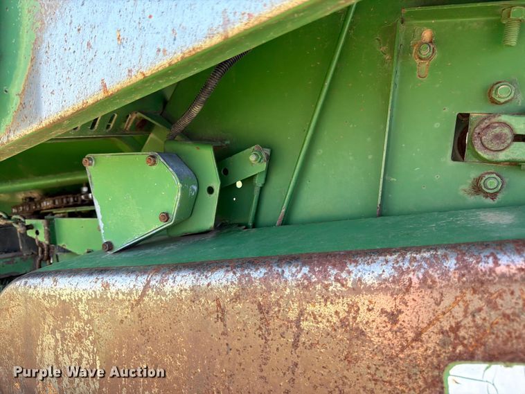 image for item EW4780 John Deere corn head
