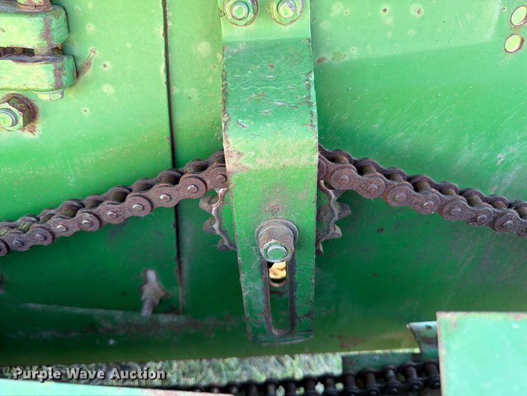image for item EW4780 John Deere corn head