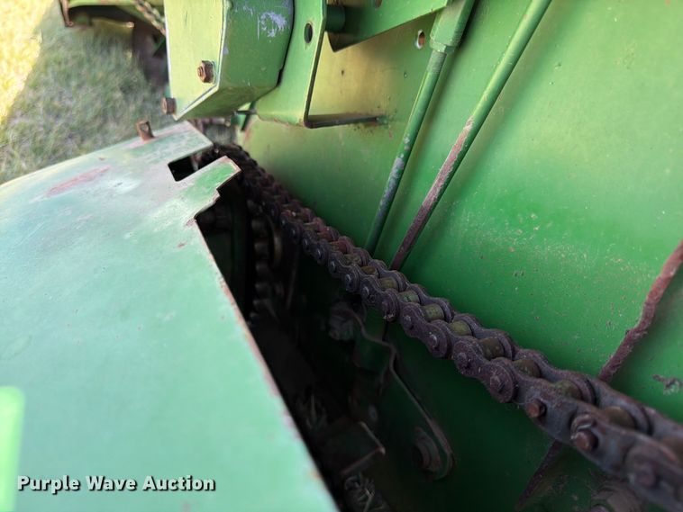 image for item EW4780 John Deere corn head