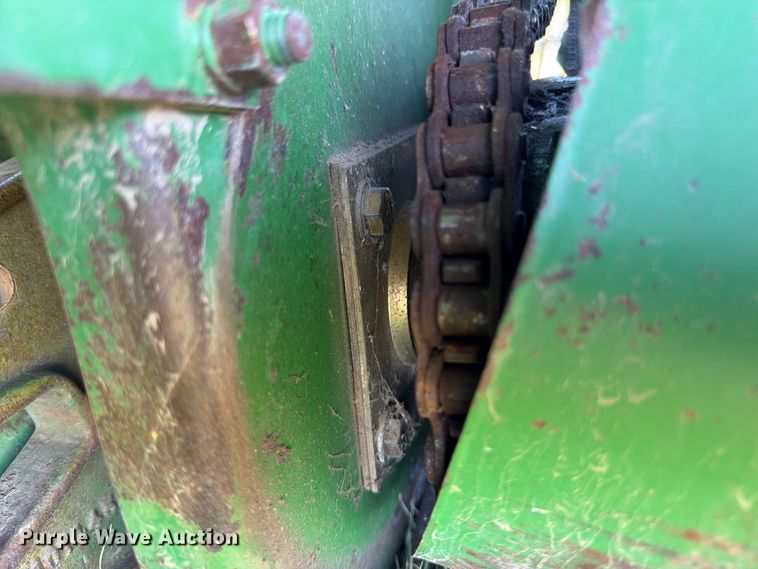 image for item EW4780 John Deere corn head