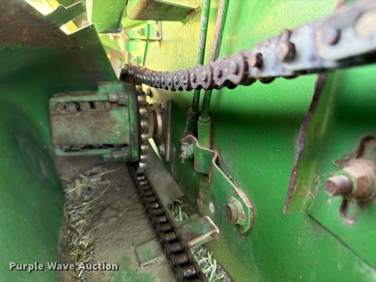 image for item EW4780 John Deere corn head