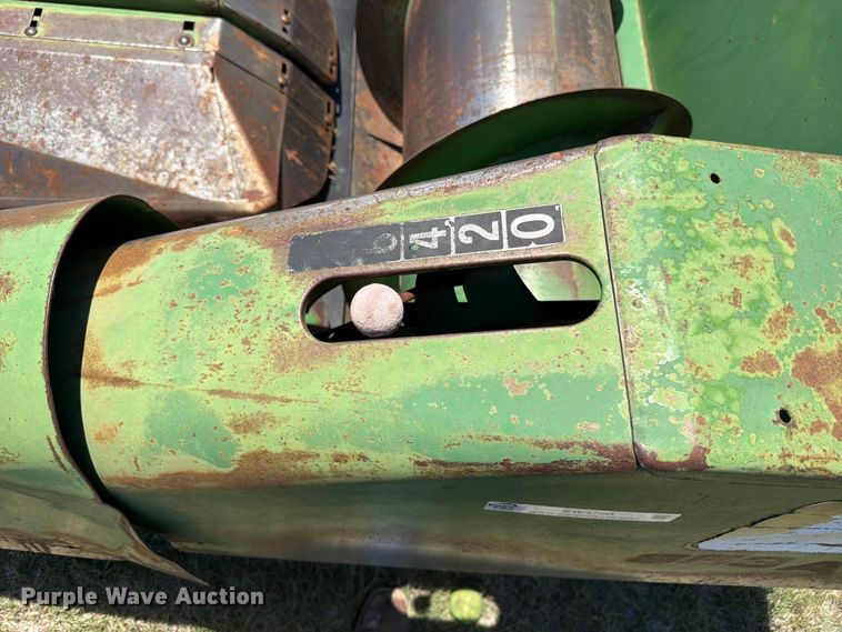 image for item EW4780 John Deere corn head