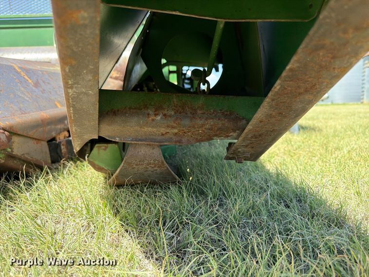 image for item EW4780 John Deere corn head