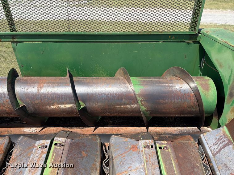 image for item EW4780 John Deere corn head
