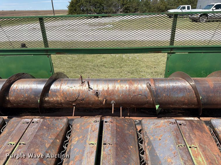 image for item EW4780 John Deere corn head