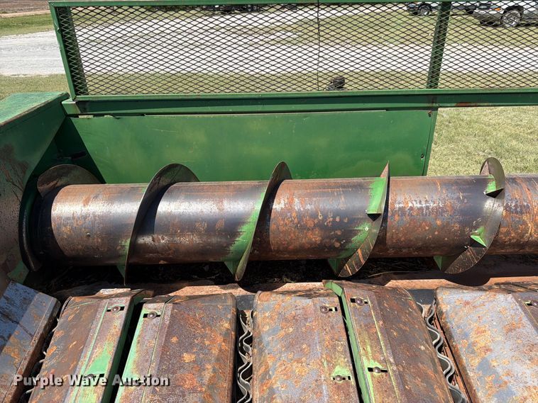 image for item EW4780 John Deere corn head