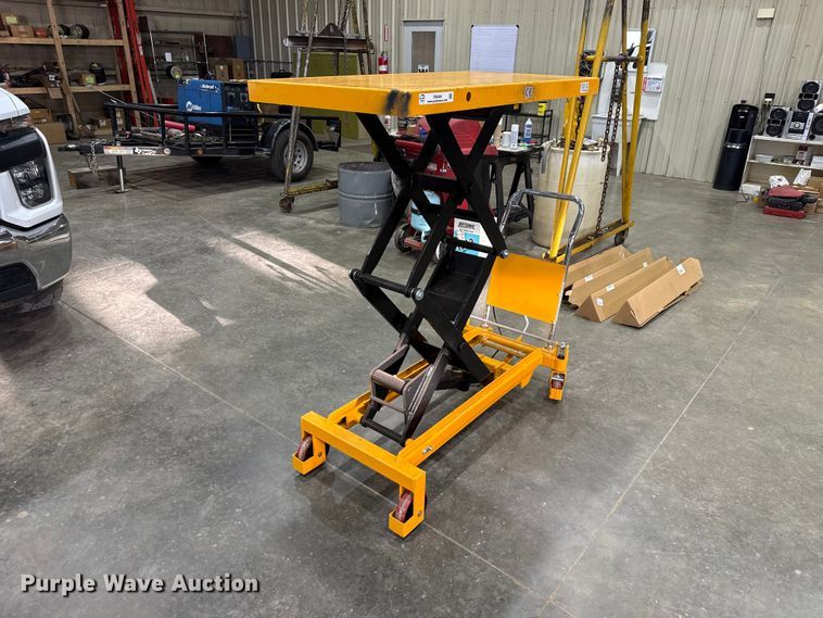 Hydraulic lift table