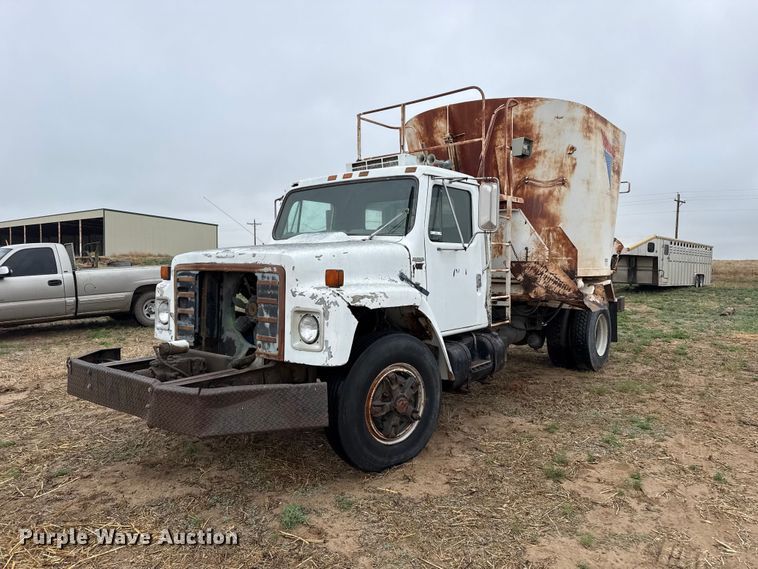 image for item FB6496 1982 International 1954 feed mixer truck