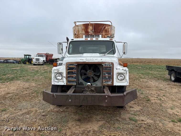 image for item FB6496 1982 International 1954 feed mixer truck