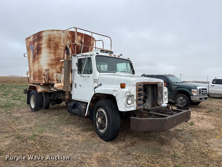 image for item FB6496 1982 International 1954 feed mixer truck