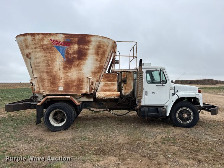 image for item FB6496 1982 International 1954 feed mixer truck