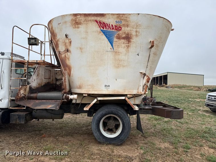 image for item FB6496 1982 International 1954 feed mixer truck
