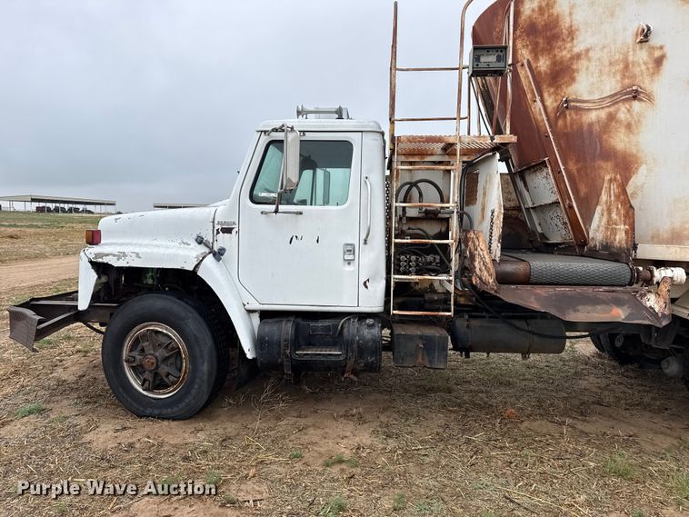 image for item FB6496 1982 International 1954 feed mixer truck