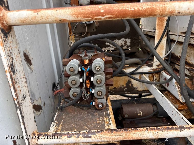 image for item FB6496 1982 International 1954 feed mixer truck
