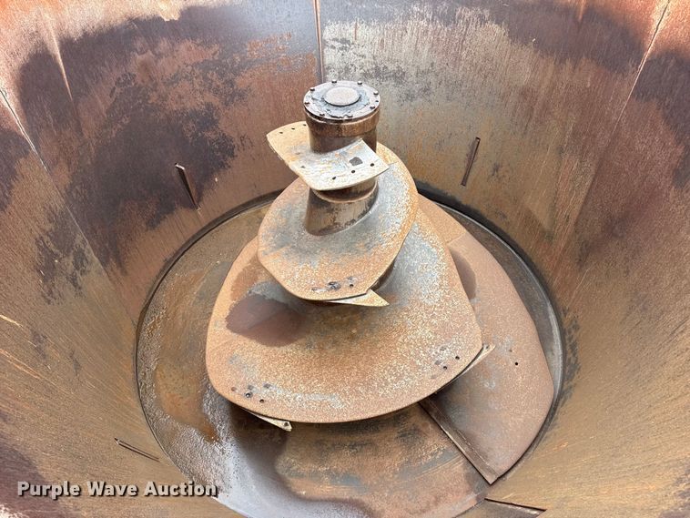 image for item FB6496 1982 International 1954 feed mixer truck